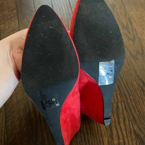 Express faux suede red shoes size 9 - Picture 5 of 10
